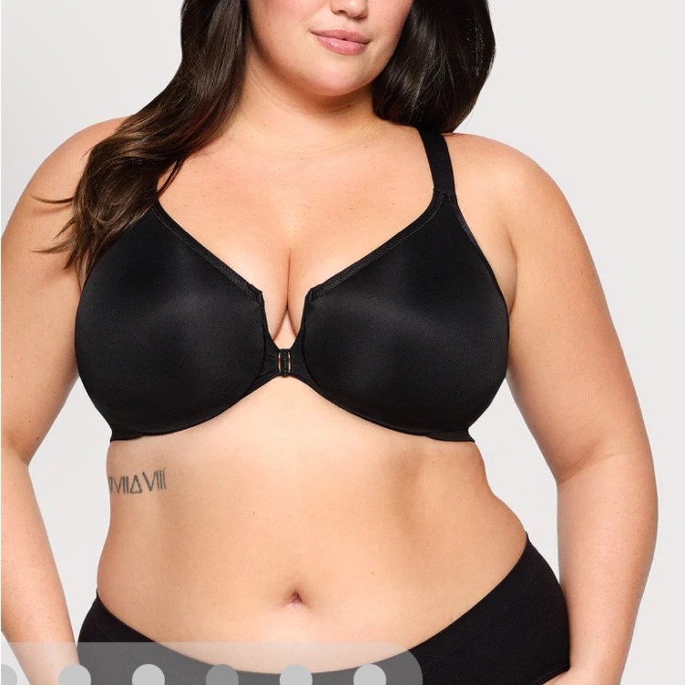 Glamorise Black Front-Close Full Coverage Bra posture back WonderWire